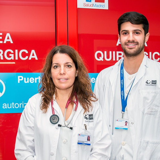 Entrevistamos a la dra. Elena González, coordinadora de trasplantes en Getafe, y Alejandro Selas, enfermero en la UCI y la unidad de grandes quemados y miembro del equipo de trasplantes del Hospital de Getafe.
