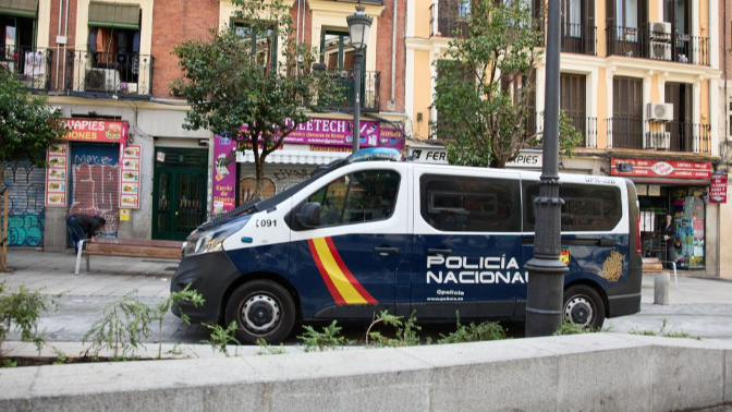 Denuncian que la Policía intimidó a un niño de 10 años en Lavapiés: "Le amenazaron con llevárselo detenido" Denuncian que la Policía intimidó a un niño de 10 años en Lavapiés: "Le amenazaron con llevárselo detenido"