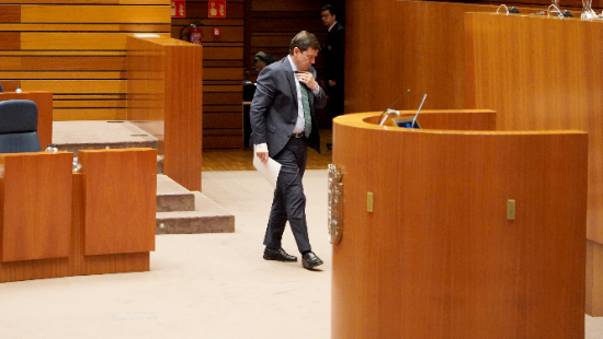 Mañueco alerta de una "coalición del ruido" de PSOE y Vox contra Castilla y León