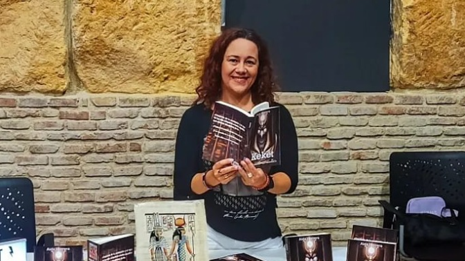 Aida Herrera presenta “Keket”: la novela que une mito, oscuridad y simbolismo en una narrativa contemporánea reveladora