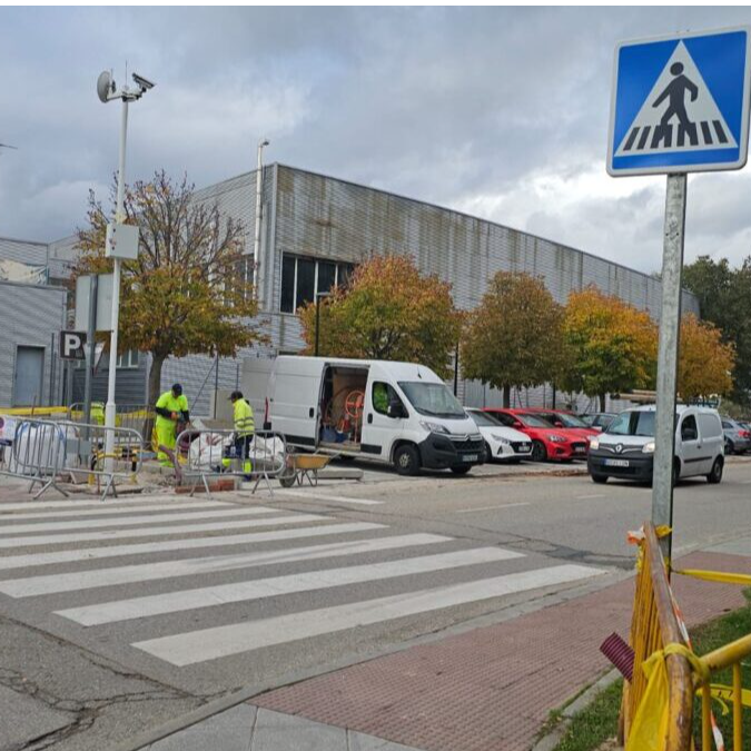 Sergio Neira, edil de Seguridad de San Martín de la Vega, repasa las obras de iluminación de pasos de peatones