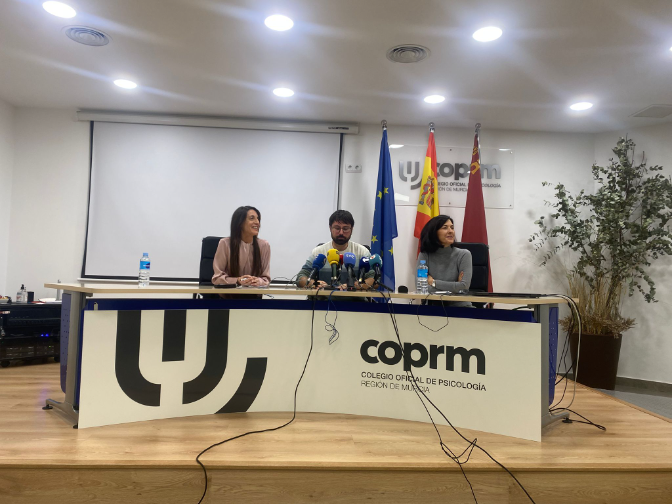 Presentación del informe 'Entre la Tiza y la Pizarra Digital' Presentación del informe 'Entre la Tiza y la Pizarra Digital'