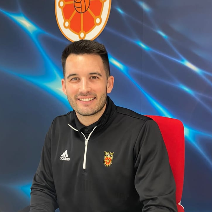 El fútbol femenino foral con el responsable de la Federación Navarra de Fútbol Isma López en el día del octavo congreso deporte y mujeres