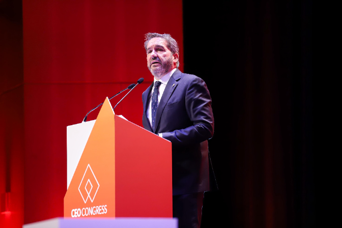 El presidente de CROEM, Miguel López Abad, critica a la "ministra comunista", Yolanda Díaz