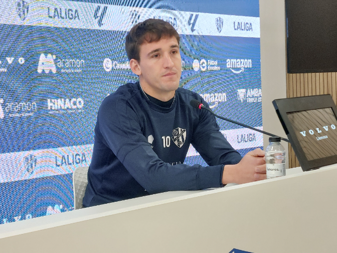 Iker Kortajarena repasa la actualidad de la SD Huesca ante la visita al Almería