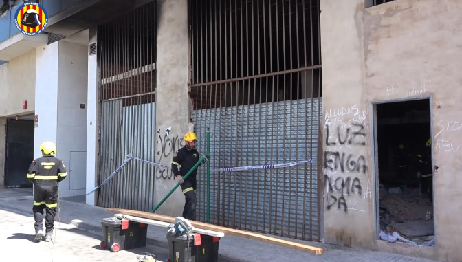 Virginia Herreros cuenta que lleva siete meses sin poder entrar en su casa después de un incendio.