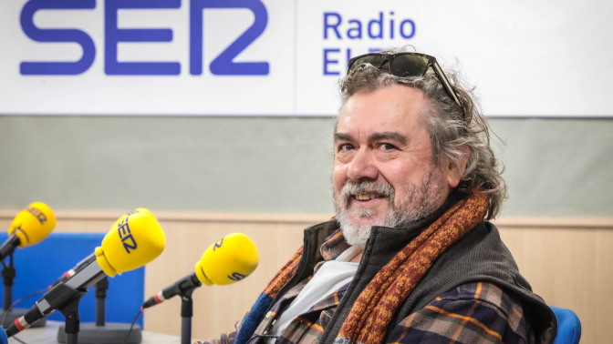 En Entretelas de esta semana, Emilio Martínez recomienda La deuda, con la actuación imperdible de Daniel Guzmán como Lucas. Y en la serie Ena, el vestuario y las joyas brillan por su fidelidad y estilo. ¡No te lo pierdas!