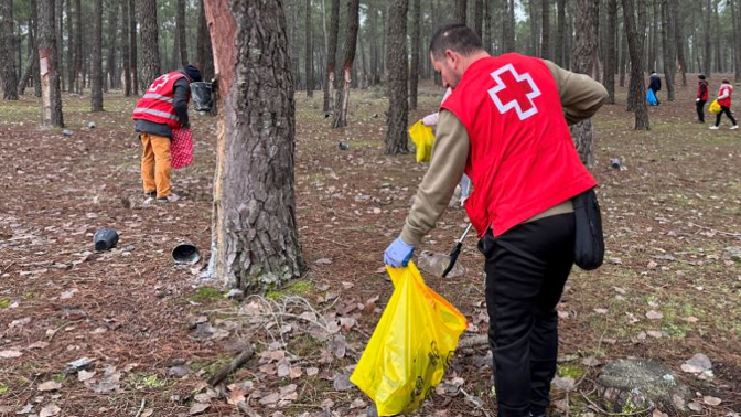 Los pueblos de Cuenca se movilizan con Cruz Roja para limpiar montes y bosques