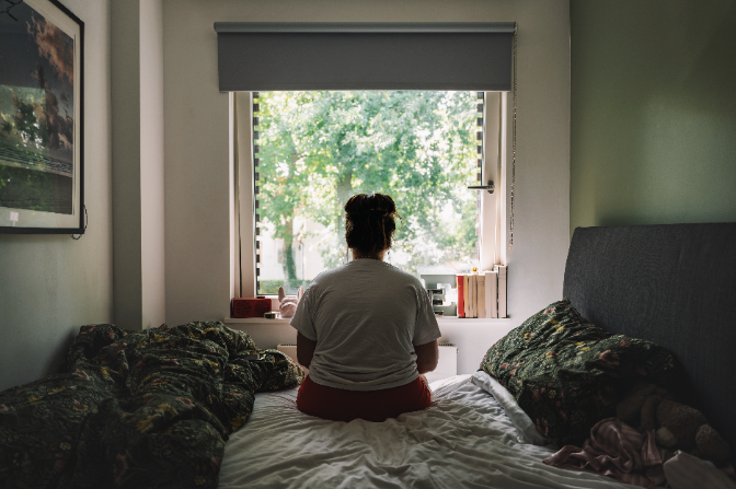 La "curva de la felicidad" se transforma: los jóvenes viven hoy el mayor descenso de su felicidad La "curva de la felicidad" se transforma: los jóvenes viven hoy el mayor descenso de su felicidad