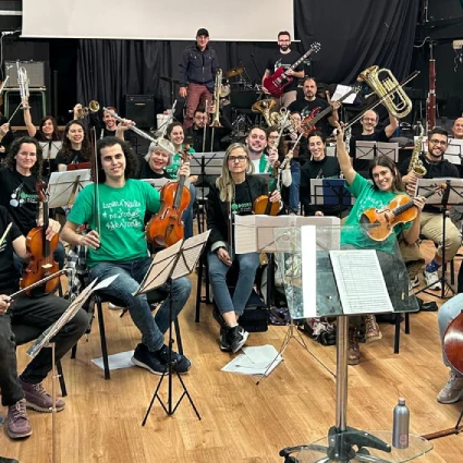 Entrevistamos a Marina Cruz y José Ángel Quintana, miembros de la orquesta 'Profes por la pública'