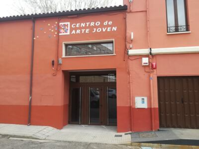 Cara a cara municipal sobre alternativas de Aranda para la juventud con Cristina Valderas (PP) y Carlos Medina (IU) concejal de Juventud en el Ayuntamiento de Aranda Cara a cara municipal sobre alternativas de Aranda para la juventud con Cristina Valderas (PP) y Carlos Medina (IU) concejal de Juventud en el Ayuntamiento de Aranda