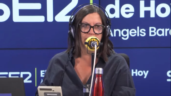 Àngels Barceló confiesa el libro del mundo del corazón que compraría y leería: "Ese sí me parece interesante"