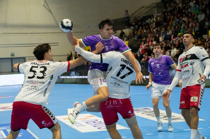 Desde los 7 metros con Hugo Plaza: Un BM Guadalajara en línea ascendente