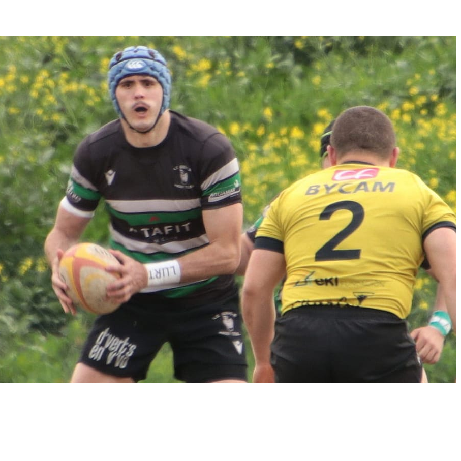 Rugby con Ibai Olabe jugador navarro de la máxima categoría del Ciencias Sevilla