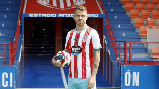 José Amo, exjugador del CD Tenerife y actualmente en el Lugo, analiza en Radio Club Deportivo el partido del próximo Domingo entre gallegos y blanquiazules José Amo, exjugador del CD Tenerife y actualmente en el Lugo, analiza en Radio Club Deportivo el partido del próximo Domingo entre gallegos y blanquiazules