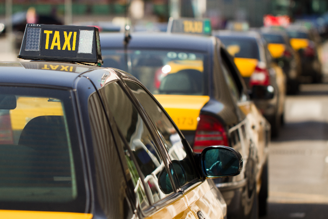 Élite Taxi demana canviar el "paradigma" i sol·licitar taxis com si fossin VTC