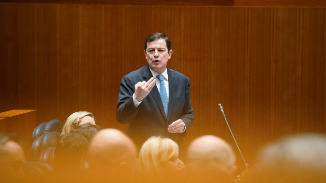 Mañueco defiende que "nada tuvo que ver" con la 'Trama Eólica' y acusa a PSOE y Vox de buscar "ruido" al llevar el caso a las Cortes Mañueco defiende que "nada tuvo que ver" con la 'Trama Eólica' y acusa a PSOE y Vox de buscar "ruido" al llevar el caso a las Cortes