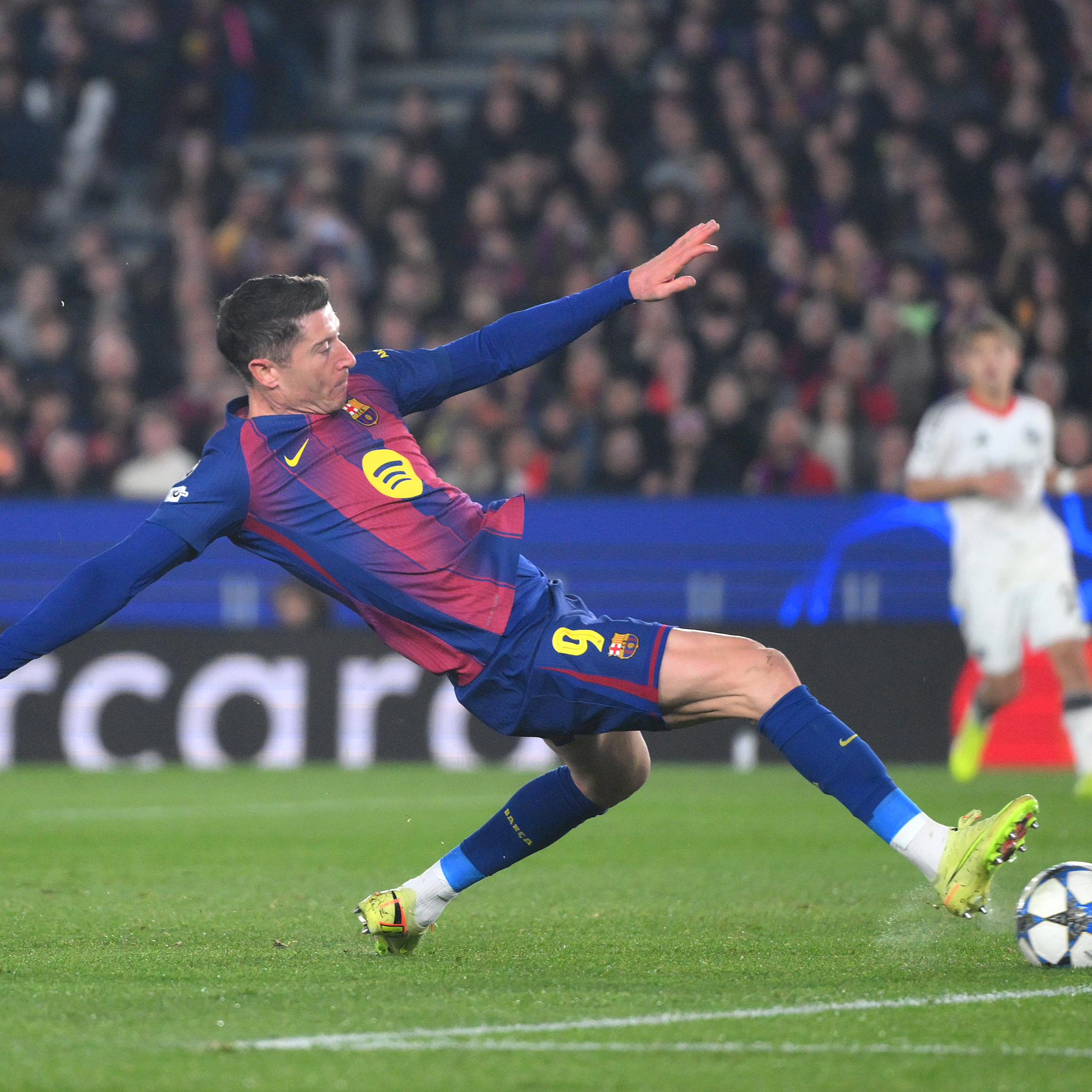 El Análisis | "Ferran en cinco minutos ha aportado más que Lewandowski en sesenta": crece el debate en torno al '9' del Barça tras ganar al Eintracht El Análisis | "Ferran en cinco minutos ha aportado más que Lewandowski en sesenta": crece el debate en torno al '9' del Barça tras ganar al Eintracht