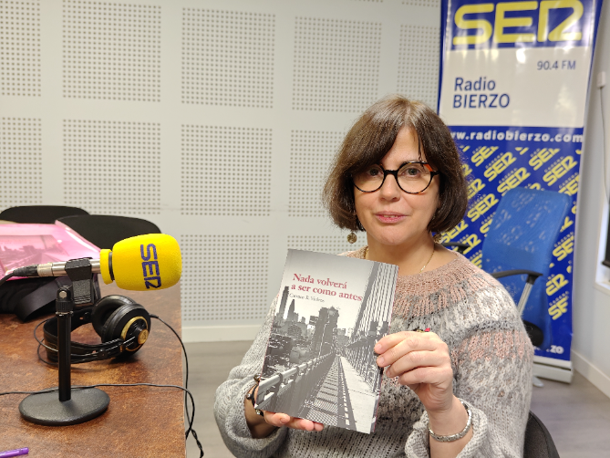 Carmen R. Vieiros presenta su novela: 'La amistad es hoy algo revolucionario'