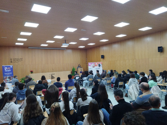 El CIP FP Batoi d'Alcoi posa en marxa el projecte Llança't per ajudar a emprendre a l'alumnat i titulats de FP_Entrevistes a Ofelia Cháfer, directora del CIP FP Batoi; Toni Santos, coordinador de Llança't; Gloria Muñoz i David Montava de la Direcció El CIP FP Batoi d'Alcoi posa en marxa el projecte Llança't per ajudar a emprendre a l'alumnat i titulats de FP_Entrevistes a Ofelia Cháfer, directora del CIP FP Batoi; Toni Santos, coordinador de Llança't; Gloria Muñoz i David Montava de la Direcció