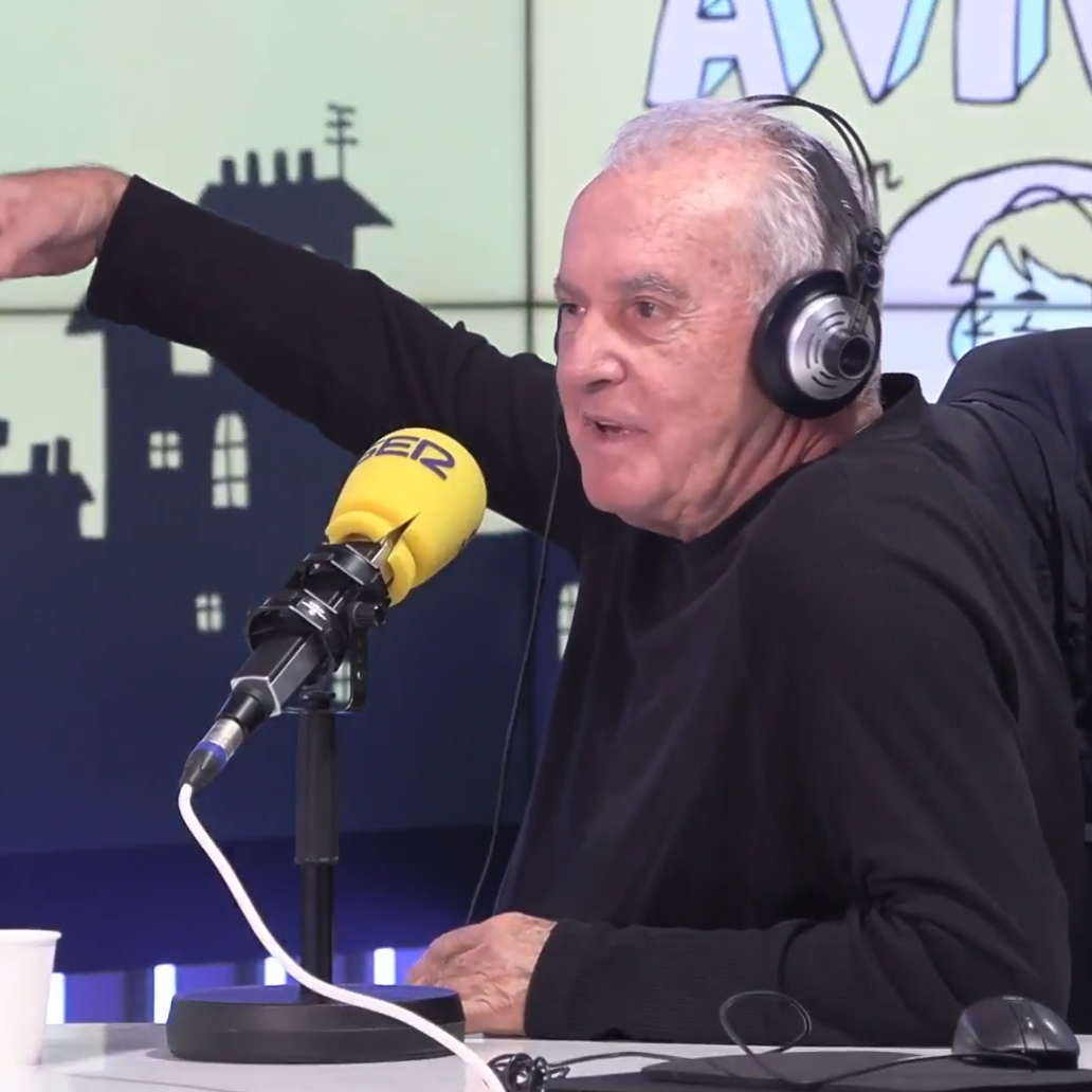 Víctor Manuel define a Pedro Sánchez con dos palabras y a Felipe González con otras dos: lo dicen todo Víctor Manuel define a Pedro Sánchez con dos palabras y a Felipe González con otras dos: lo dicen todo