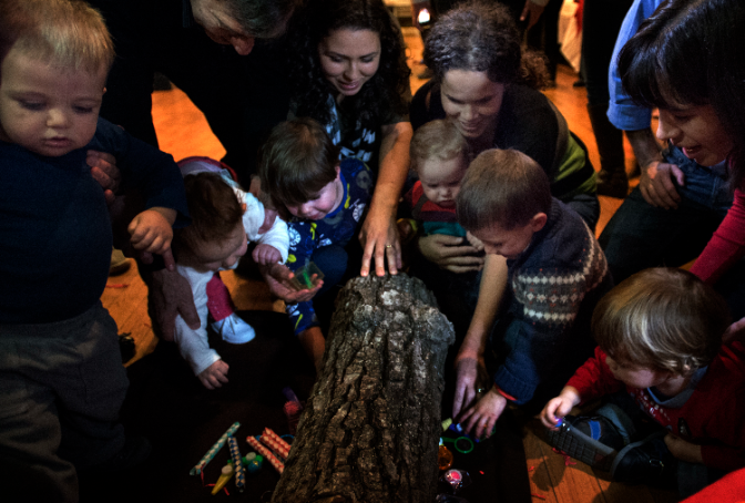 Els makitos busquen el Tió de Nadal