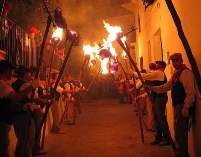La noche de los Rondeles en Casarabonela enciende la Navidad en la provincia La noche de los Rondeles en Casarabonela enciende la Navidad en la provincia