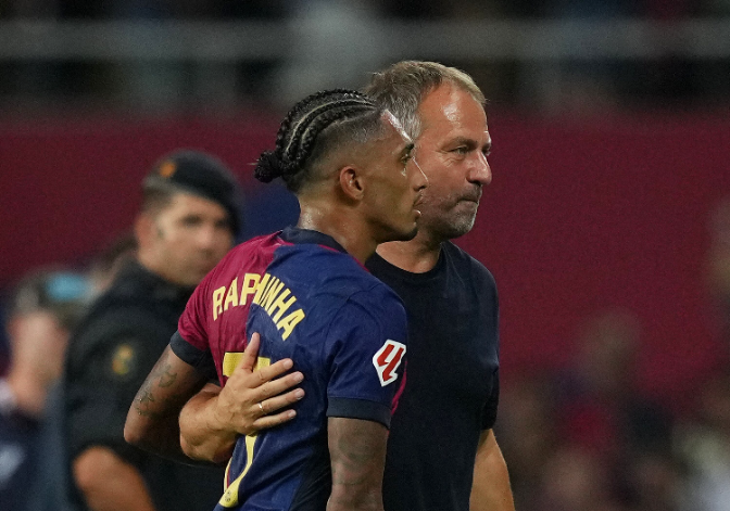 Imagen de Raphinha apunta a ser el mitjapunta titular per Hansi Flick