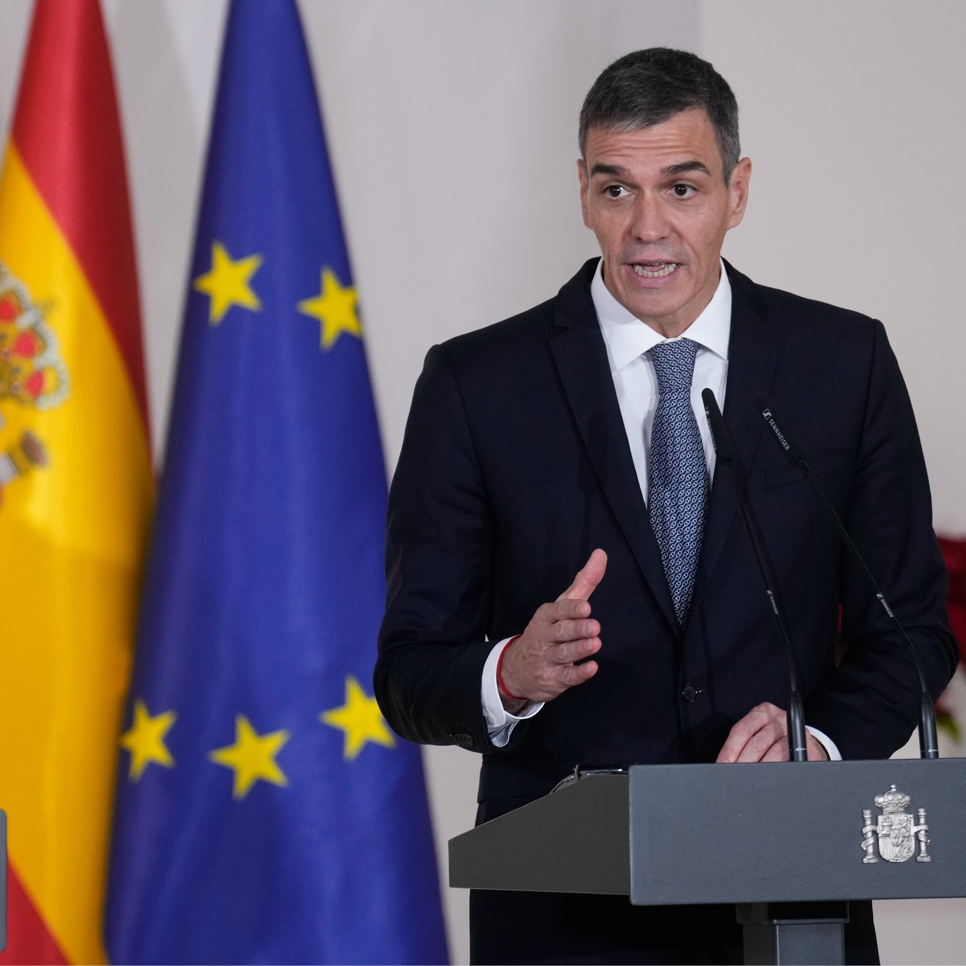 Sánchez impone calma a la inquietud de los socios que le piden que reaccione ante las denuncias de acoso y los casos de corrupción Sánchez impone calma a la inquietud de los socios que le piden que reaccione ante las denuncias de acoso y los casos de corrupción