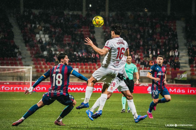 Enol Rodríguez contento por aportar goles a la SD Huesca Enol Rodríguez contento por aportar goles a la SD Huesca