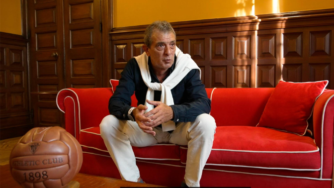 De camarero a doble campeón de Liga con el Athletic gracias a una casualidad: "Si a aquel señor no se le llega a cruzar el cable, a mí no me ves" De camarero a doble campeón de Liga con el Athletic gracias a una casualidad: "Si a aquel señor no se le llega a cruzar el cable, a mí no me ves"