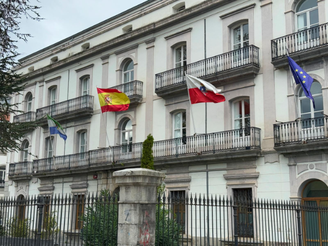 El alcalde de Laredo defiende la legalidad de la Batalla de Flores 2025 y niega las acusaciones de la tercera clasificada