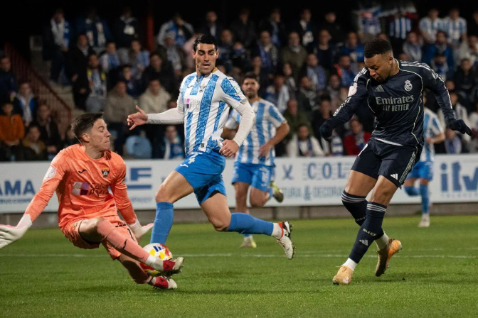 José Mari Bakero: "El que farà que Xabi Alonso continuï no serà el discurs contra el Barça, sinó canviar la dinàmica" José Mari Bakero: "El que farà que Xabi Alonso continuï no serà el discurs contra el Barça, sinó canviar la dinàmica"