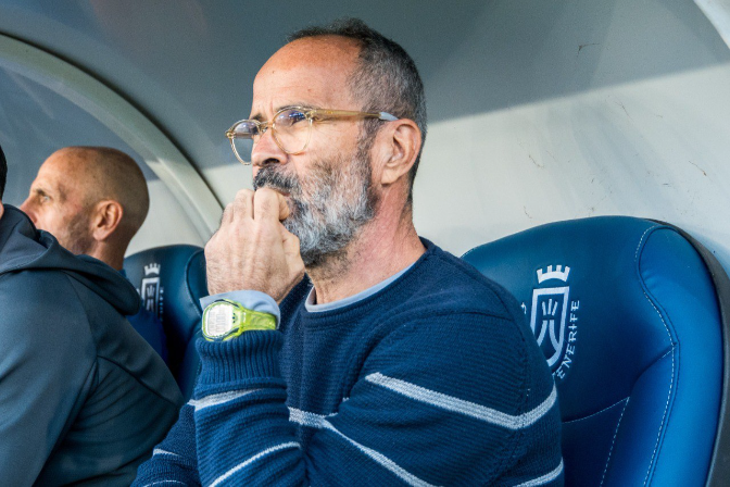 Álvaro Cervera no ve un problema tener que decidir si Aitor Sanz regresa al once tras el buen rendimiento en la medular de Juanjo y Fabricio