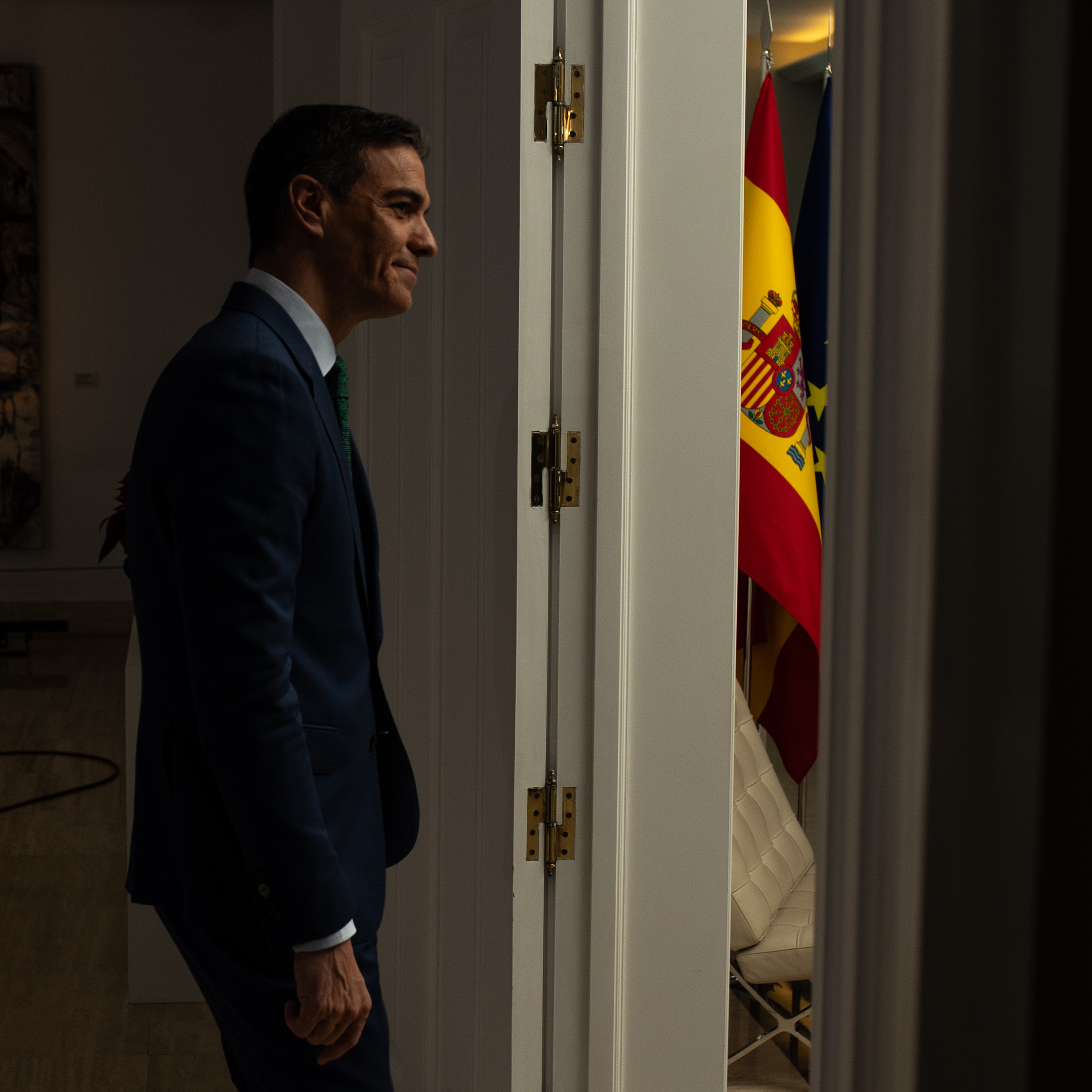 Corresponsales | Jamón serrano y litronas en la copa de Navidad de Moncloa