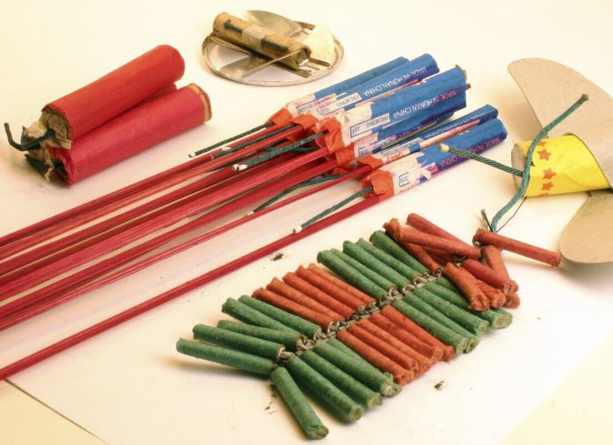 Petardos en Navidad: normas, sanciones y cómo proteger a personas y mascotas del ruido