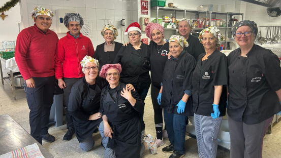 El comedor del Padre Cruceira, donde es navidad todo el año