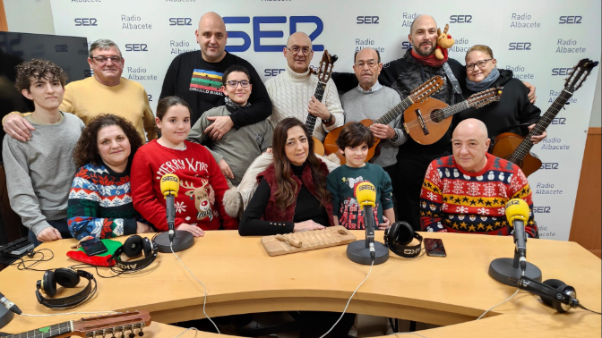 Coros y Danzas San Pablo nos felicita la Nochebuena