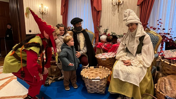 Olentzero y Mari Domingi llenan Vitoria de magia!