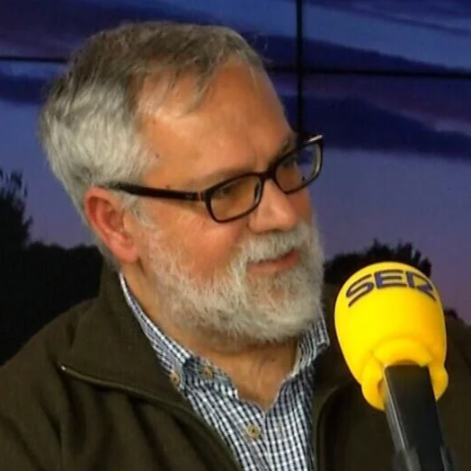 Desayunando con... | Javier Baeza, cura de San Carlos Borromeo: "Señalar al pobre no soluciona nada"