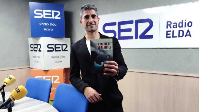 Entrevista | David Zorel presenta “Por fuera del móvil”