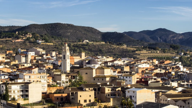 Xaro Boscà (Llutxent) y Gonzalo Català (Pinet) analizan la actuación que evitará los cortes de luz