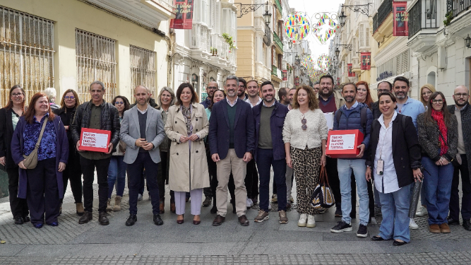 Imagen de Declaraciones de Javier Ruiz, alcalde de Rota, tras presentar sus avales para optar a la secretaria provincial del PSOE