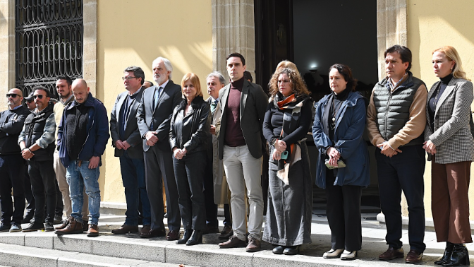 Imagen de Declaraciones de María José García Pelayo, alcaldesa de Jerez, durante el minuto de silencio por las víctimas del 11-M