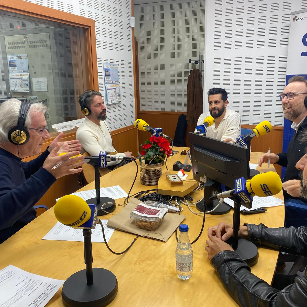 Imagen de Entrevista a Aslandticos en Hoy por Hoy Córdoba. Presentado nuevo single Cuestión de suerte