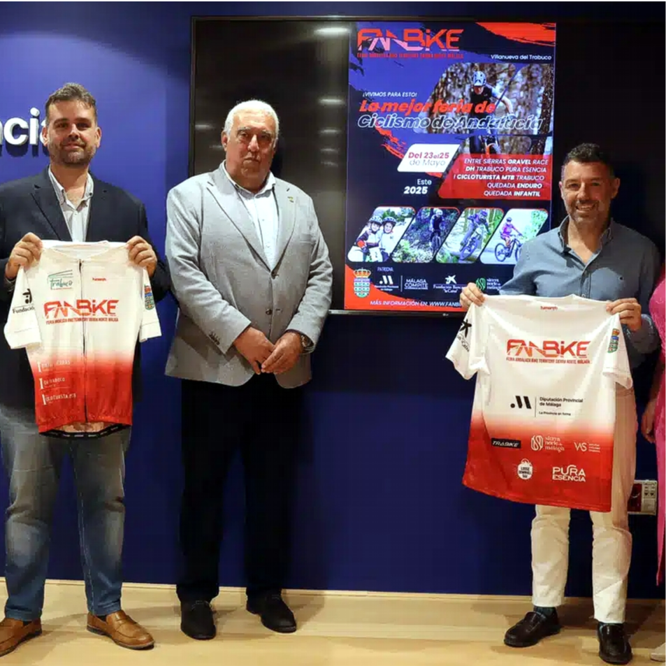 Imagen de El alcalde de Villanueva del Trabuco, Juan Luis Gallardo, presente la segunda edición de Fanbike