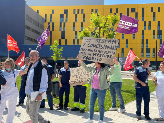 Imagen de La plantilla de limpieza del Hospital Universitario de Toledo se concentra para exigir que se cumplan sus derechos.