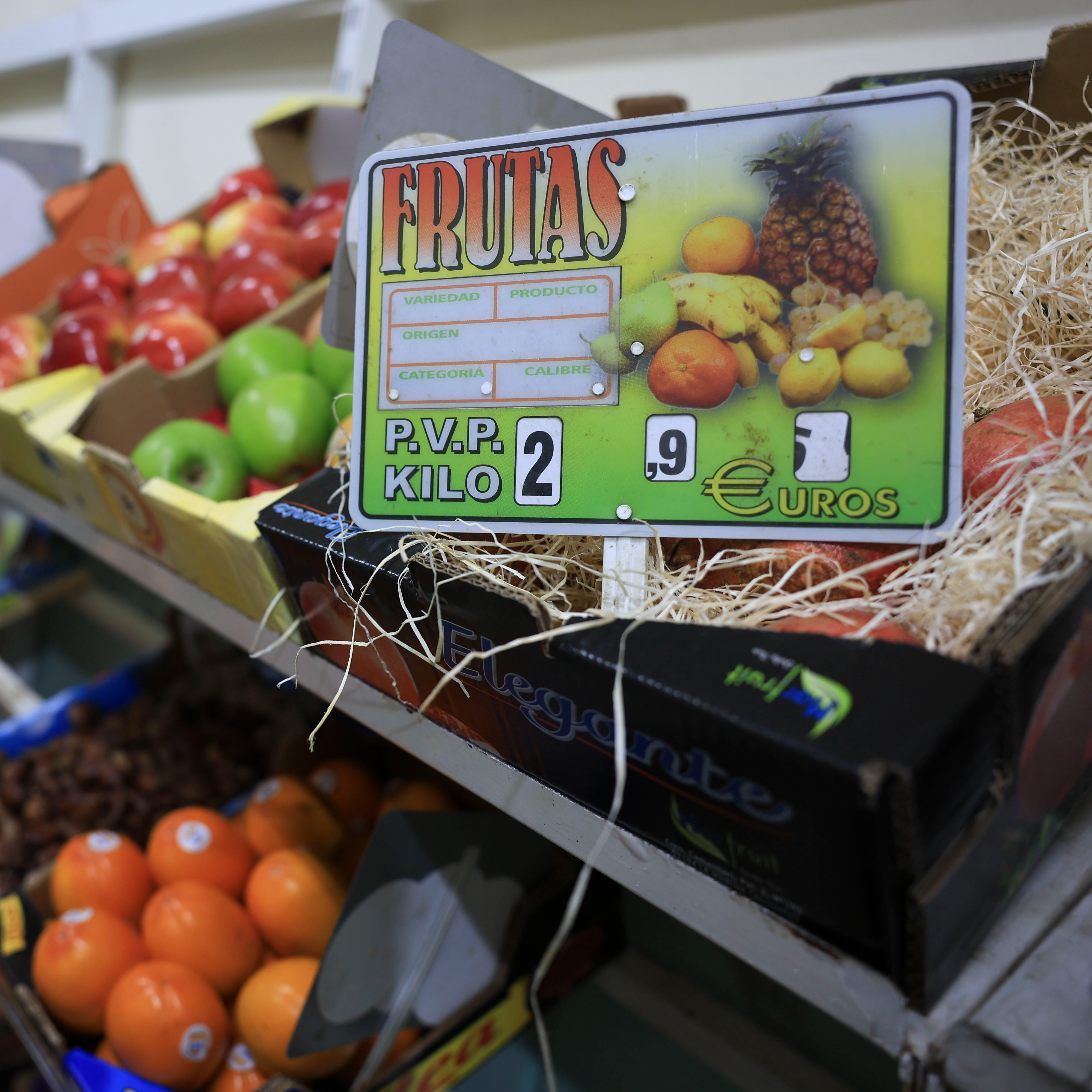 Hora 14 Fin de Semana | La belleza está en el interior: la nueva ley obliga a los supermercados a vender la fruta y la verdura "fea"