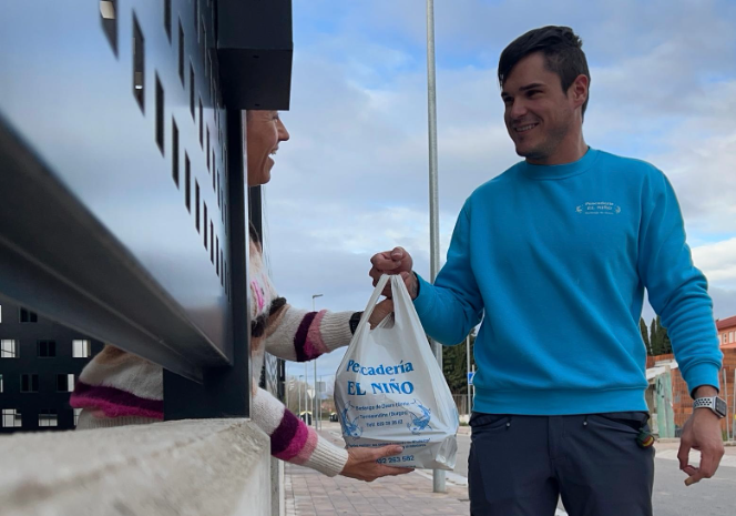Imagen de De abrir un negocio en plena pandemia a repartir pescado por toda la Ribera del Duero