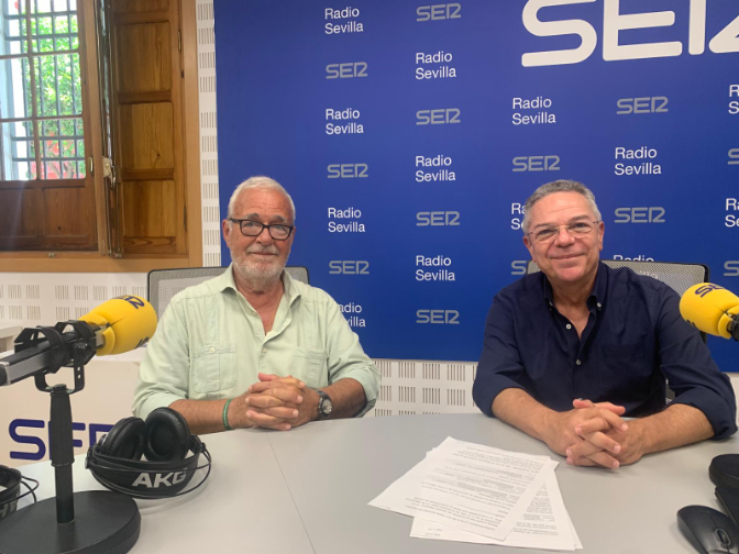 Imagen de Carlos Colón, periodista, escritor y divulgador, desde Radio Sevilla, de la música de cine